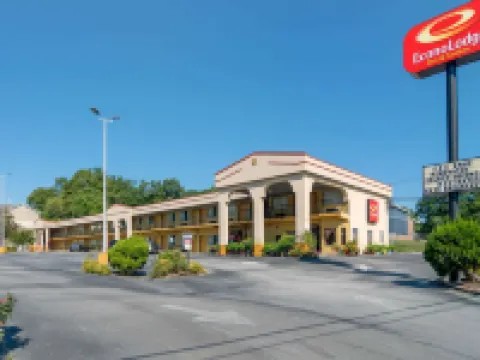Econo Lodge Inn & Suites Hotels in Catoosa County