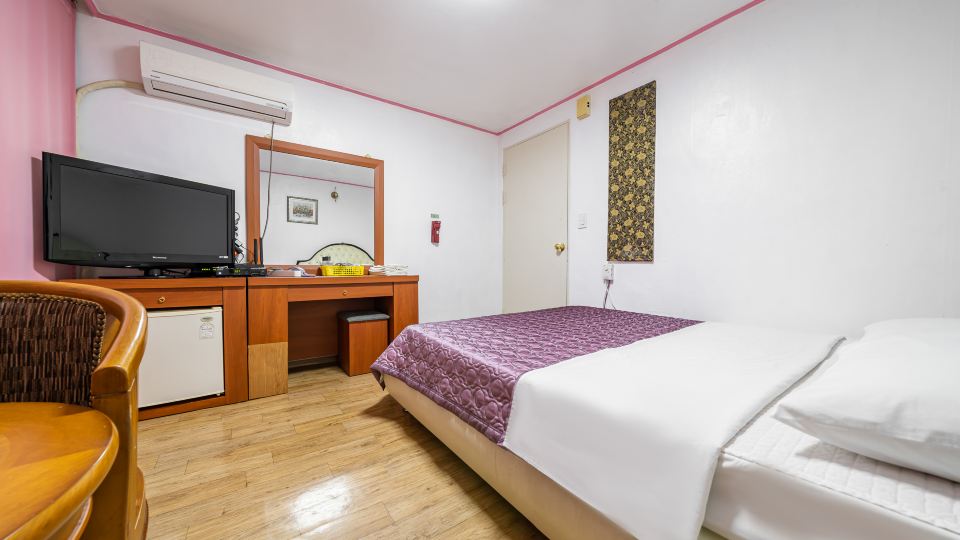 Hoengseong New World Motel