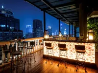 Hotel Muse Bangkok, Autograph Collection Отели рядом с достопримечательностью «Алтари на перекрестке Ратчапрасонг»