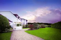La Mon Hotel & Country Club Hotels near Captain Jack's Play Centre