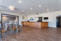 Days Inn & Suites by Wyndham Lancaster Amish Country - Aamiainen