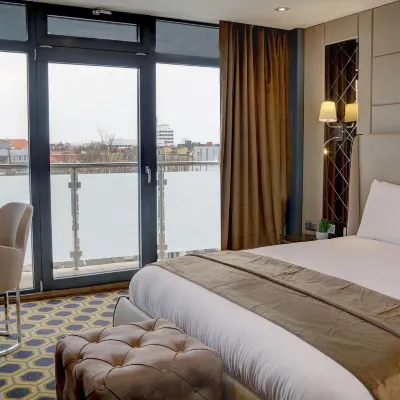 Putney Hotel Hotels near Barnes