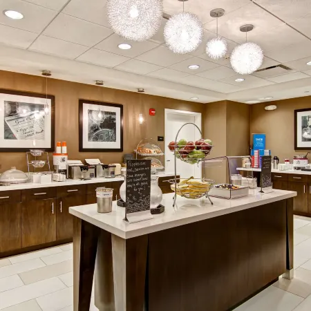 Hampton Inn & Suites Detroit/Troy