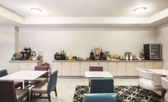 La Quinta Inn & Suites by Wyndham Mansfield TX