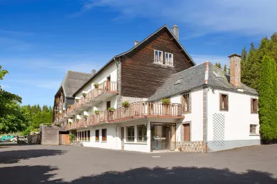 Auberge de la Petite Ferme, Super-Besse Est, the Originals Relais Hotels in Picherande