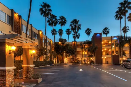 Best Western Plus Carriage Inn