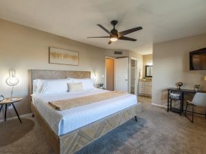 Mesa Garnet 4 Bedroom Home by RedAwning