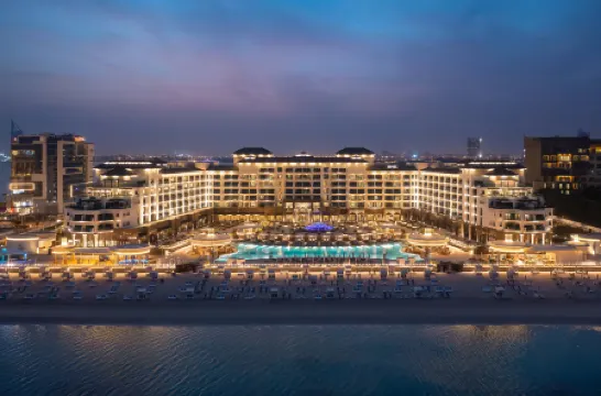 Taj Exotica Resort & Spa, the Palm, Dubai Отели рядом с достопримечательностью «Пальма Джумейра»