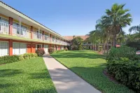 Days Inn by Wyndham Cocoa Cruiseport West at I-95/524 Hotels in Cocoa West
