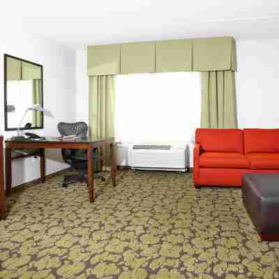Hilton Garden Inn Olathe Rooms