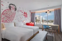 راديسون رِد دبي واحة السيليكون Hotels near جامعة زايد