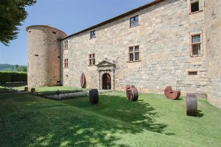 Chateau des Ducs de Joyeuse, BW Signature Collection Отели в г. Бренак