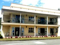 Lantern Court Motel