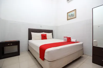 RedDoorz @ Seturan Raya Các khách sạn ở Depok