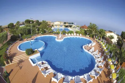 Villaggio Hotel Club la Pace Các khách sạn gần Summer Luna Park