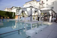 Ute Hotel - ที่มีสระว่ายน้ำ