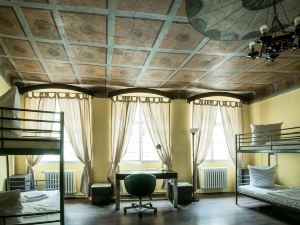 Charles Bridge Hostel & Apartments