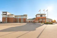 Royal Hotel Edmonton Airport Trademark Collection by Wyndham Các khách sạn ở Leduc