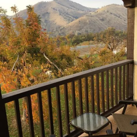 Western Holiday Lodge
