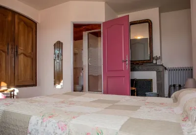 Logis l'Auberge Basque Отели в г. Бур-де-Бигор