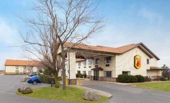 Super 8 by Wyndham Hebron Lowell Area