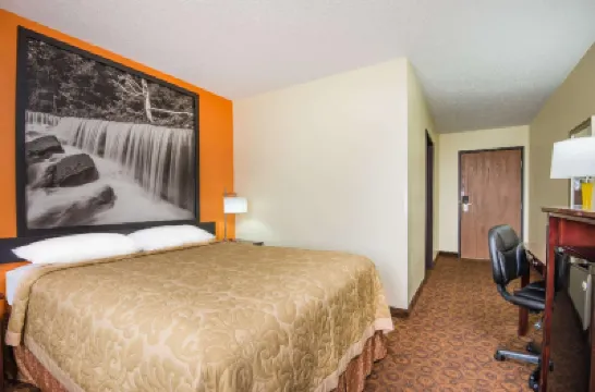 Super 8 by Wyndham Emporia Hotels in 