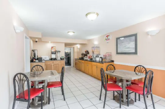 Super 8 by Wyndham Black Mountain