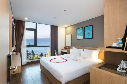 Smile Hotel Nha Trang Отели рядом с достопримечательностью «Пляж Нха Транг»