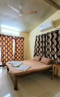 Mauli Seaview Hotels in Ladghar