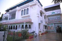 Panna Vilas - A Lake Facing Boutique Hotel - pet friendly