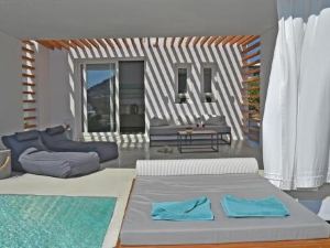 Tinos Blend Suites