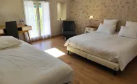 Chambre d'hôtes le Domaine des Hirondelles Hotels near Les Enfants du Dome