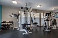 Best Western Plus Carlton Suites - Gym