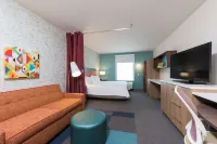 Home2 Suites by Hilton Louisville Downtown NuLu Hotel dekat Kentucky Exposition Center