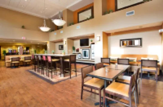 Hampton Inn & Suites Laurel