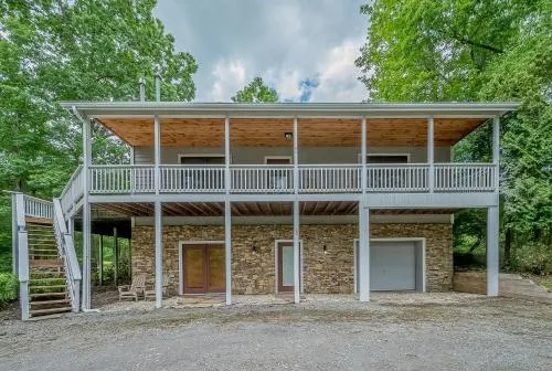 Fore Seasons Getaway - balcony