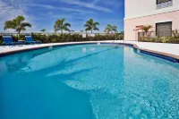 Holiday Inn Express & Suites LAKE OKEECHOBEE by IHG - parking