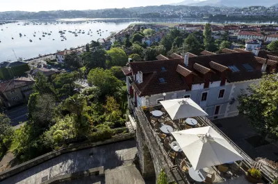 Parador de Hondarribia Hotels in der Nähe von Ibargoyen Suministros carroceros