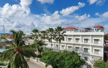 Crown Hotel Отели в г. Tanjung Selor Hilir