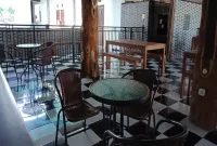 Coconut Hotel Hotels in Mojoroto