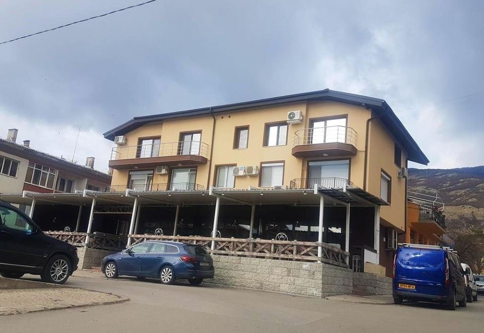 Apartment with One Bedroom in Karlovo, with Wonderful City View, Terrace and Wifi - Housity