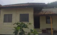 RedDoorz Near Pantai Pelabuhan Ratu Hoteller i Citepus