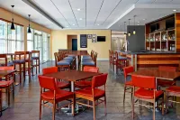 Four Points by Sheraton Surrey - bar