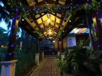 Six Villa Inn - parking