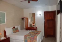 Hotel Mac Arthur Hotels near Cerro Juana Lainez Park