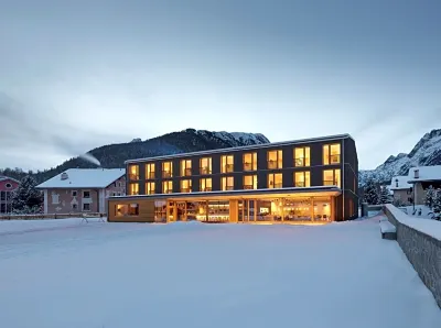 Bever Lodge Hotels near Bvlgari