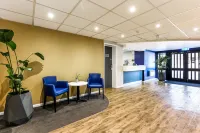 Days Inn by Wyndham London Stansted Airport - parking