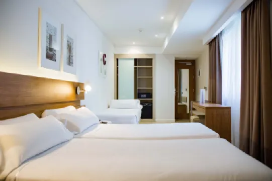 Hotel Gelmírez Hotels near Santiago de Compostela Railway Station