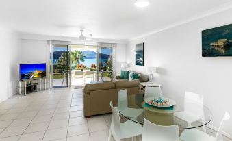 Lagoon Beachfront Lodge 005 on Hamilton Island by HamoRent
