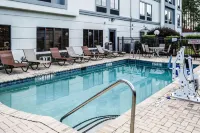 Spark by Hilton Savannah Airport - Swimmingpools